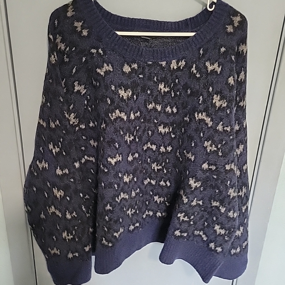 Athleta Dark Blue and Beige Patterned Sweater